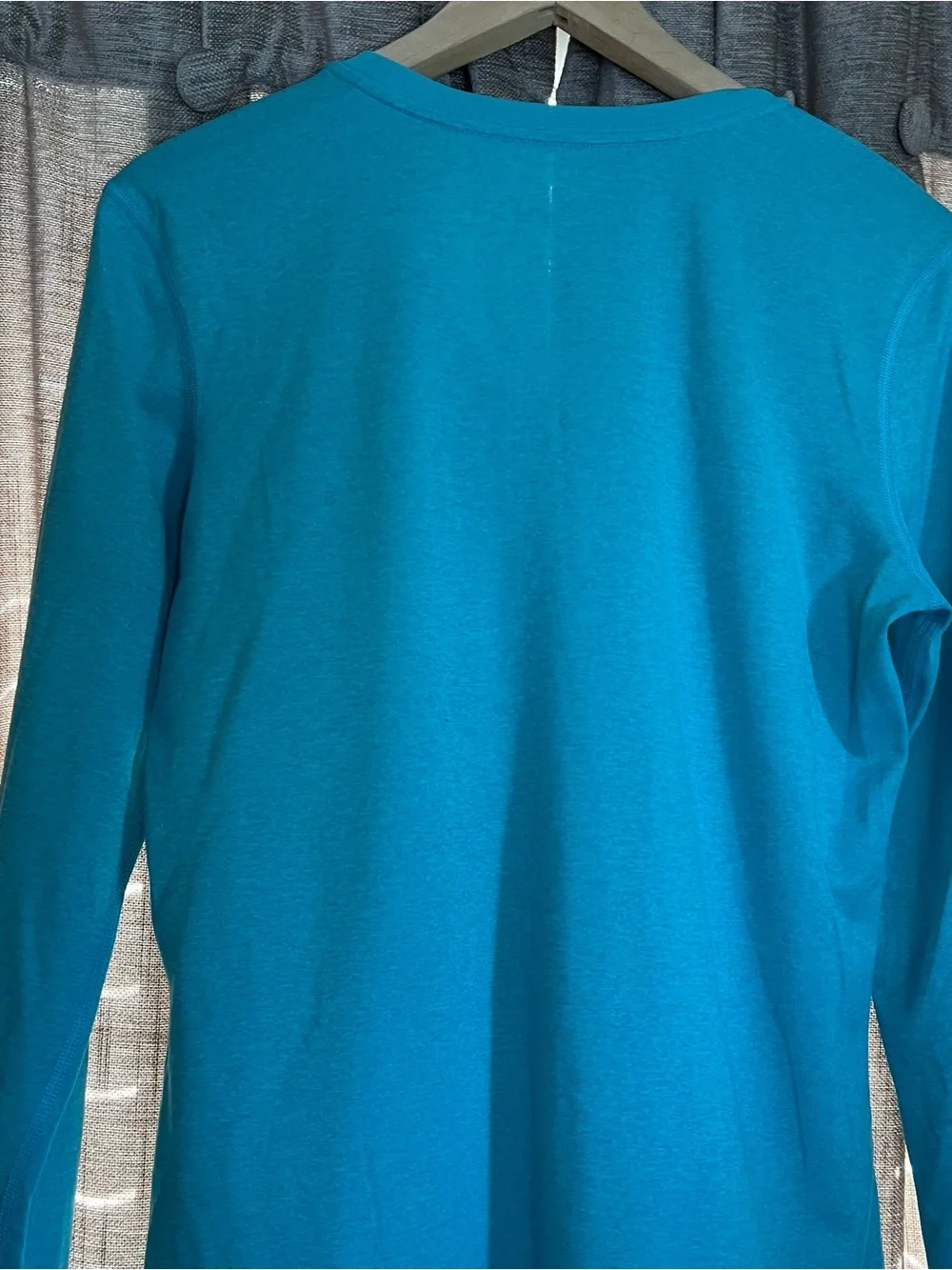 Nike Dri Fit Regular Fit Teal V-Neck Long Sleeve Athletic Top Size Medium